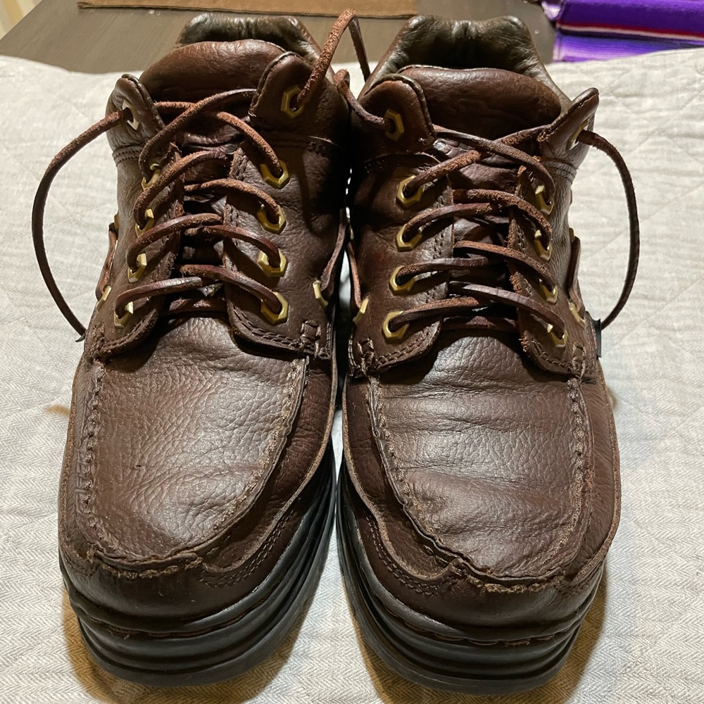 Justin Chukka Boots